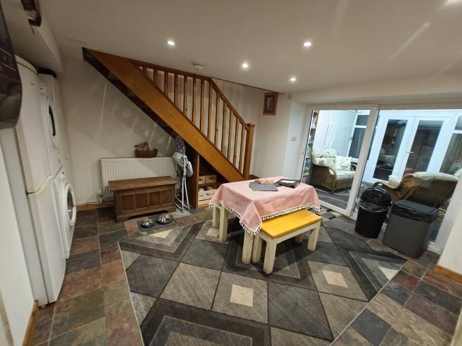 Welsh Miners Cottage Four Bedroom House Treherbert Экстерьер фото